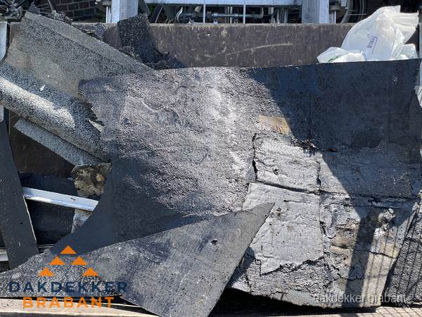 Kosten dakrenovatie: afvoer oud dakmateriaal in Brabant Kosten dakrenovatie: afvoer oud dakmateriaal in Brabant