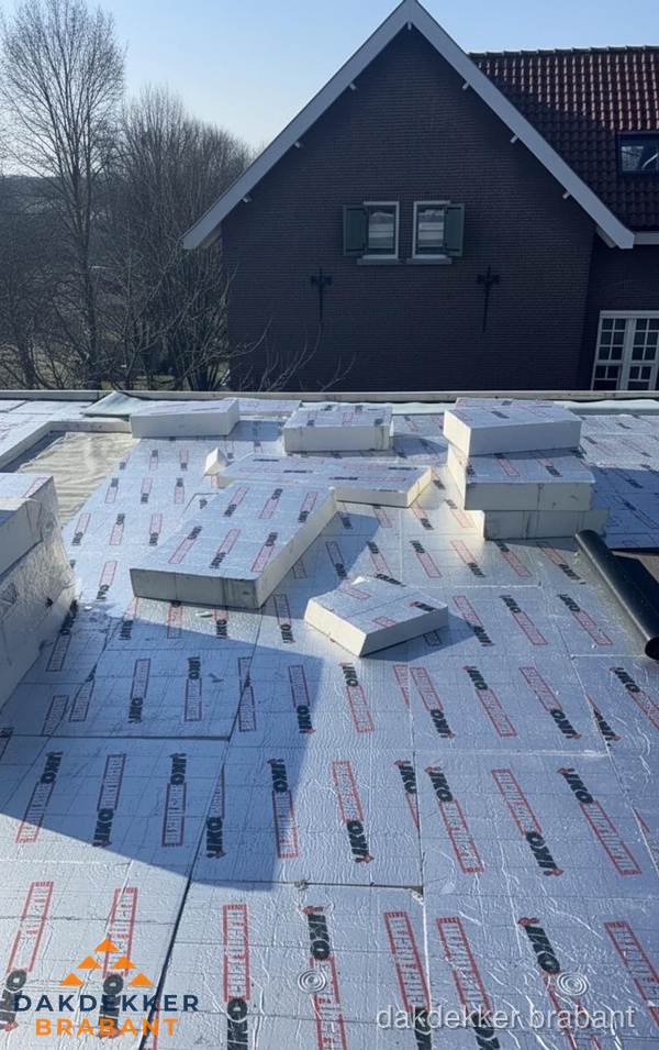 IKO PIR isolatieplaten op plat dak in Brabant IKO PIR isolatieplaten op plat dak in Brabant