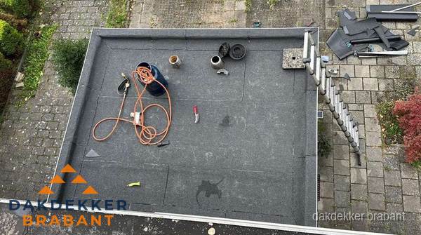 Plat dak met nieuwe bitumen bedekking in Brabant Plat dak met nieuwe bitumen bedekking in Brabant
