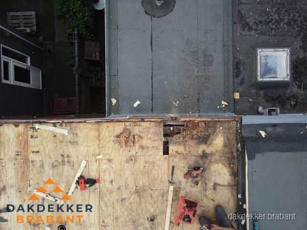 Dakschade en renovatie plat dak vanuit de lucht in Brabant Dakschade en renovatie plat dak vanuit de lucht in Brabant