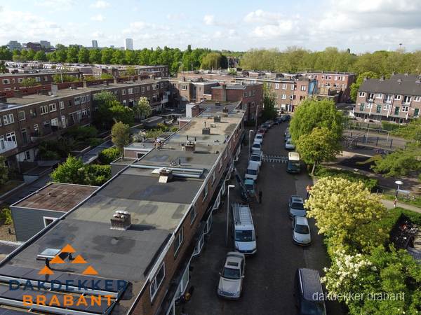 Luchtfoto dakinspectie woonwijk in Brabant