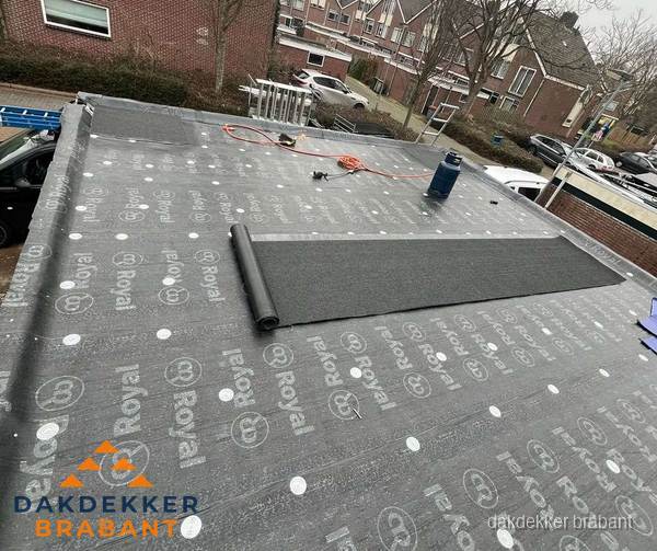 Dakrenovatie plat dak met bitumen dakbedekking in Brabant Dakrenovatie plat dak met bitumen dakbedekking in Brabant